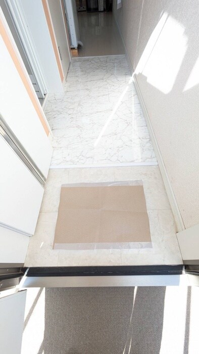 物件内観写真13　(玄関)