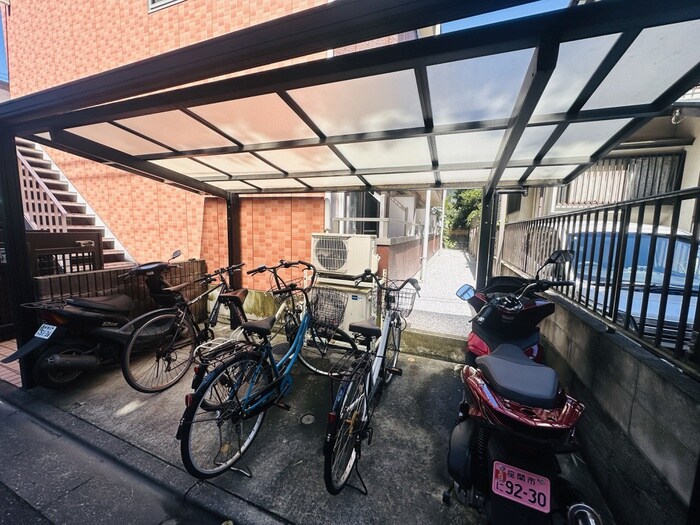物件外観写真4　(駐輪場)
