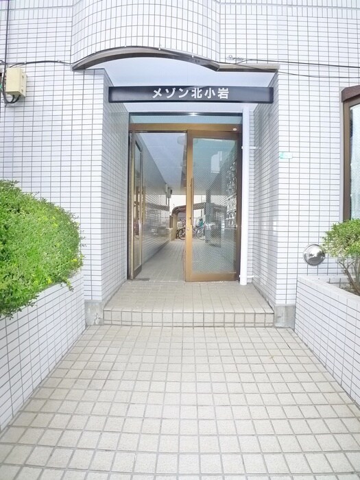 物件外観写真2　(エントランス部分)