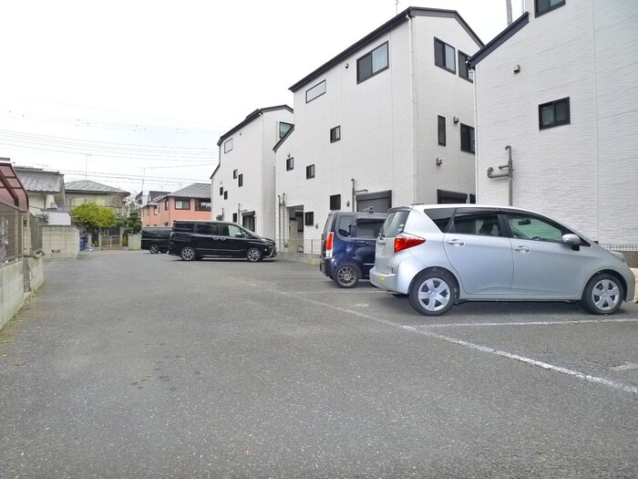 物件外観写真3　(駐車場)