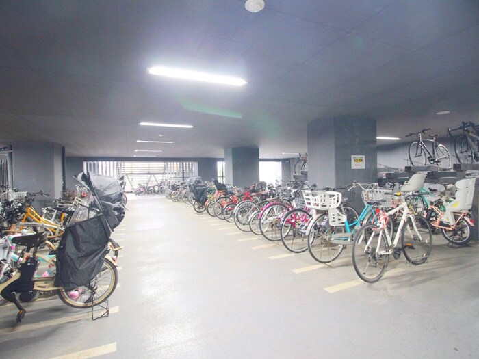 物件外観写真3　(駐輪場)