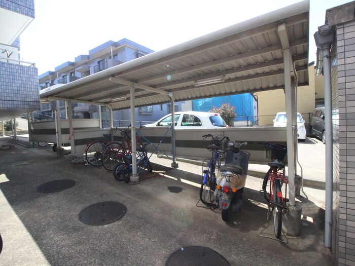 物件外観写真3　(駐輪場)