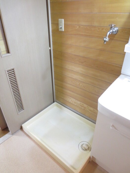 物件内観写真11　(洗濯機置場)