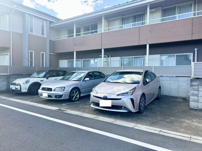 物件外観写真6　(駐車場)