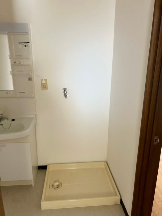 物件内観写真17　(洗濯機置場)