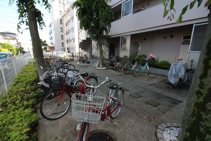 物件外観写真3　(駐輪場)