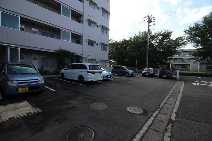 物件外観写真6　(駐車場)