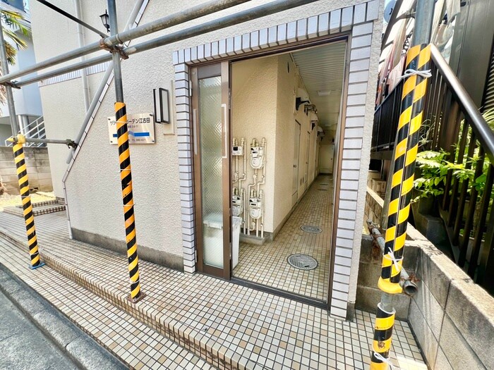 物件外観写真5　(エントランス部分)