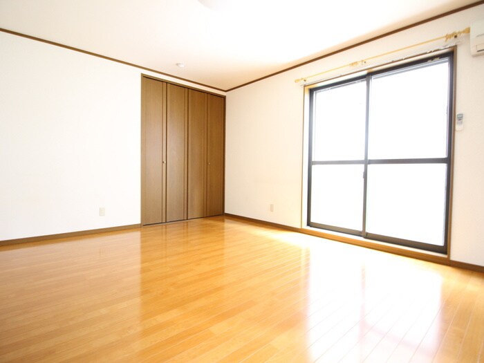 物件内観写真7　(室内からの展望)