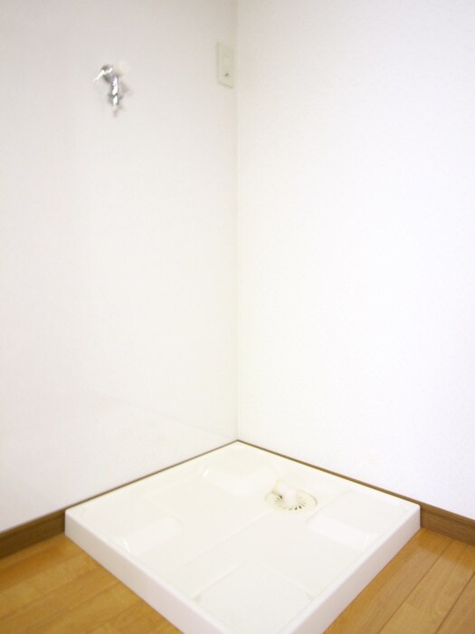 物件内観写真18　(洗濯機置場)