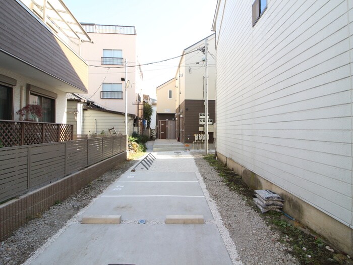 物件外観写真3　(エントランス部分)