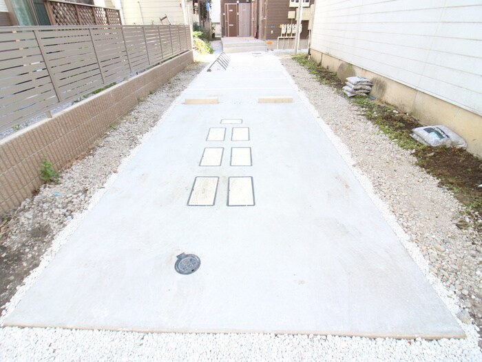 物件外観写真4　(駐車場)