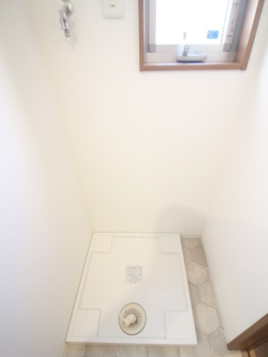 物件内観写真18　(洗濯機置場)