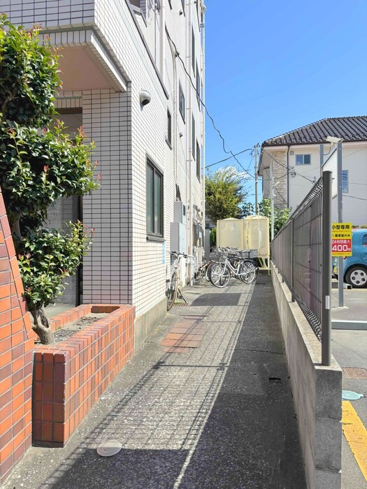 物件外観写真2　(駐輪場)