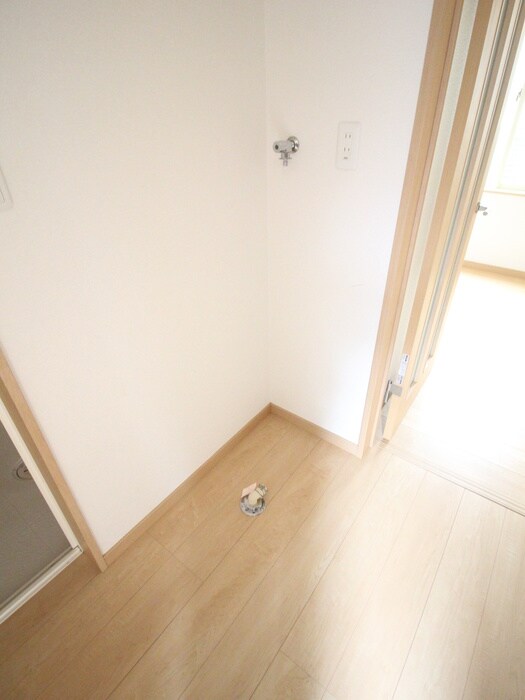 物件内観写真11　(洗濯機置場)