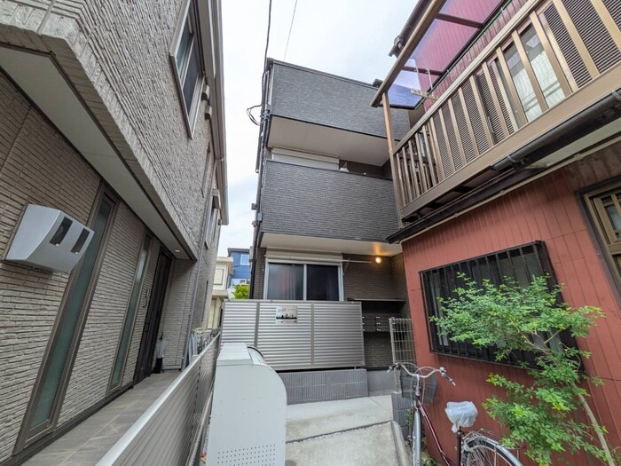 物件外観写真6　(エントランス部分)