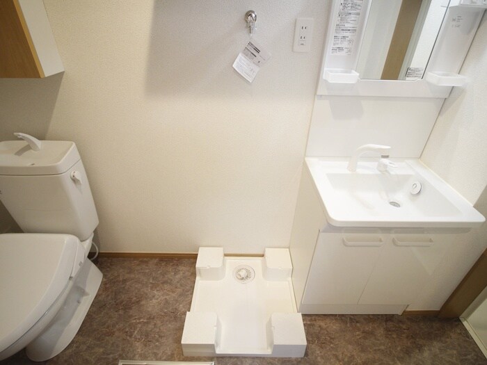 物件内観写真12　(洗濯機置場)