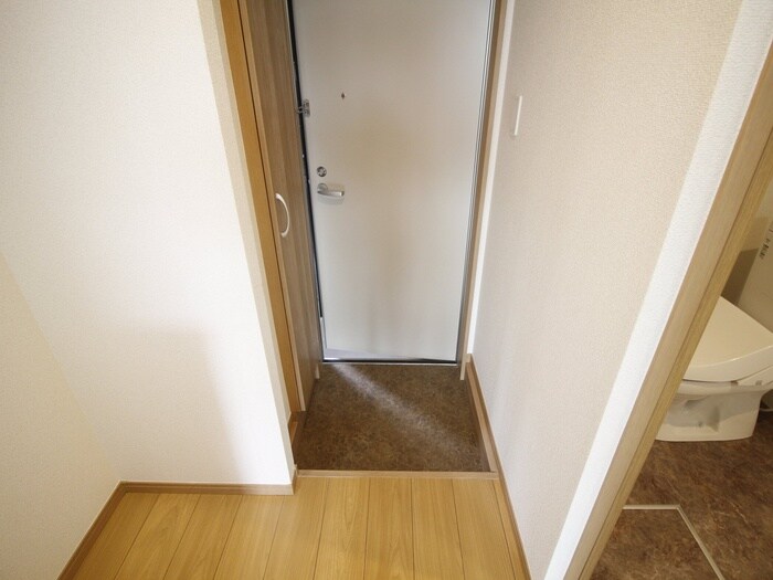 物件内観写真14　(玄関)