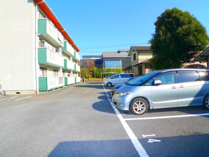 物件外観写真3　(駐車場)