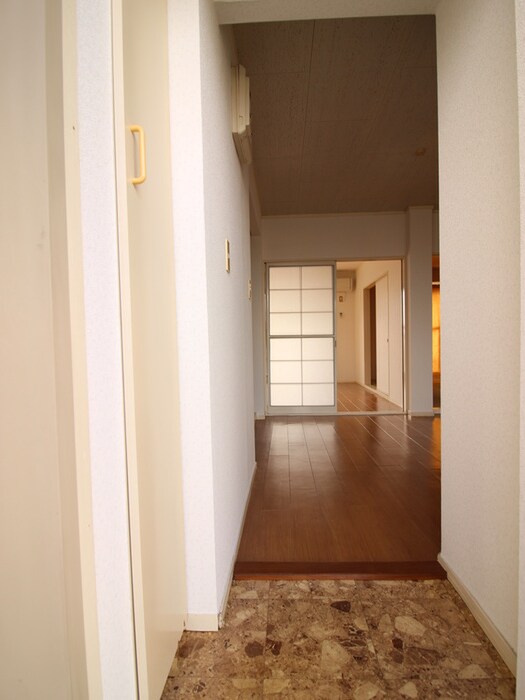 物件内観写真17　(玄関)