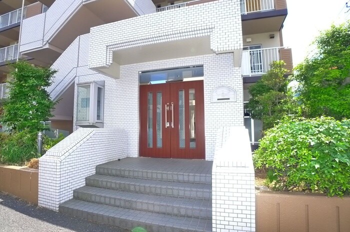 物件外観写真3　(エントランス部分)