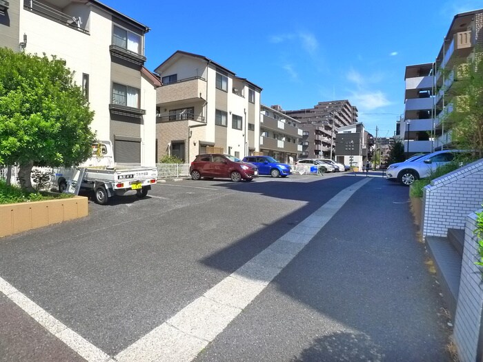 物件外観写真4　(駐車場)