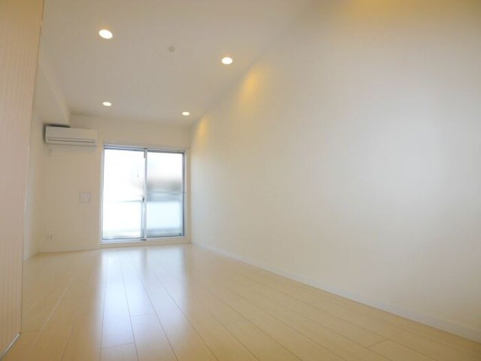 物件内観写真8　(室内からの展望)