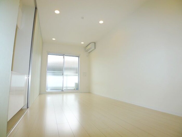 物件内観写真8　(室内からの展望)