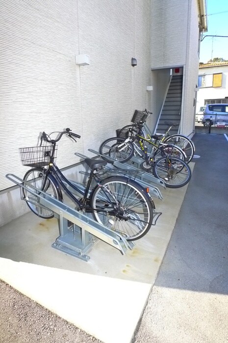 物件外観写真3　(駐輪場)