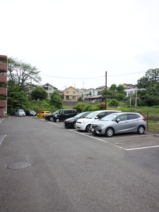 物件外観写真6　(駐車場)