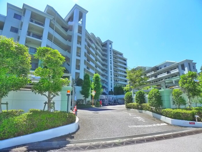 物件外観写真2　(駐車場)