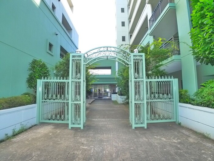 物件外観写真4　(エントランス部分)