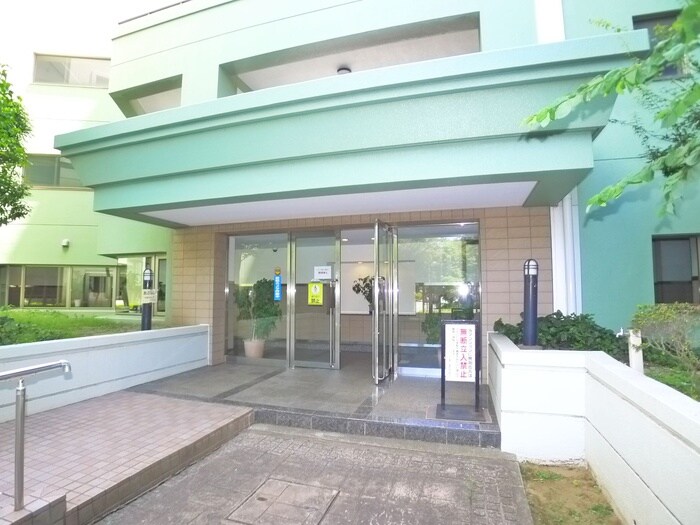 物件外観写真5　(エントランス部分)