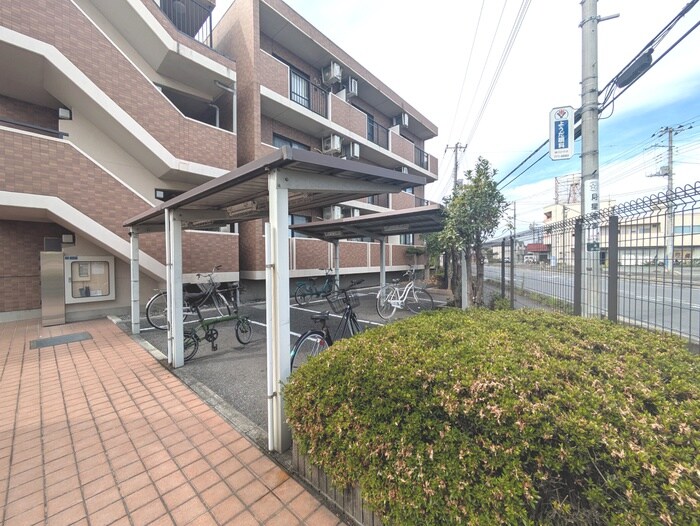 物件外観写真4　(駐輪場)