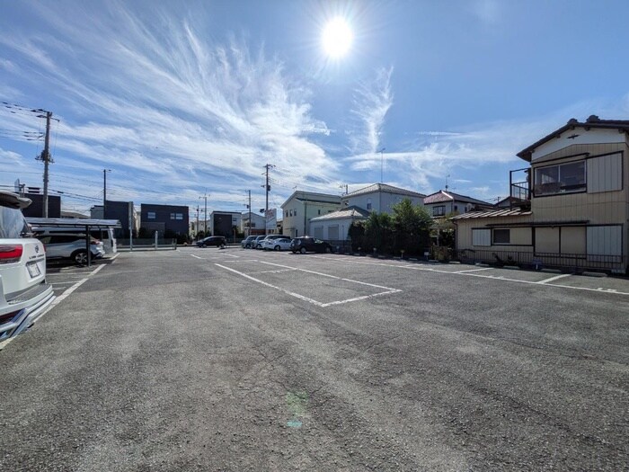物件外観写真6　(駐車場)