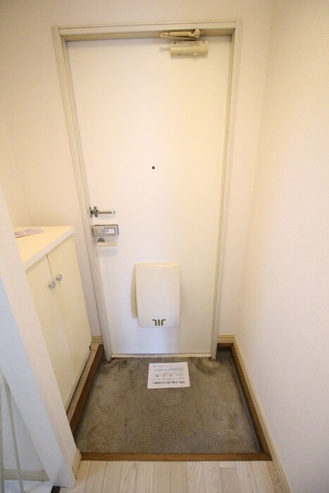 物件内観写真7　(玄関)