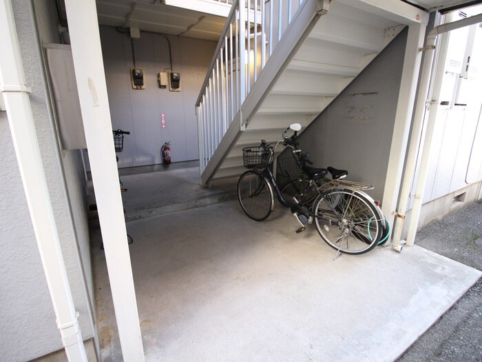 物件外観写真3　(エントランス部分)