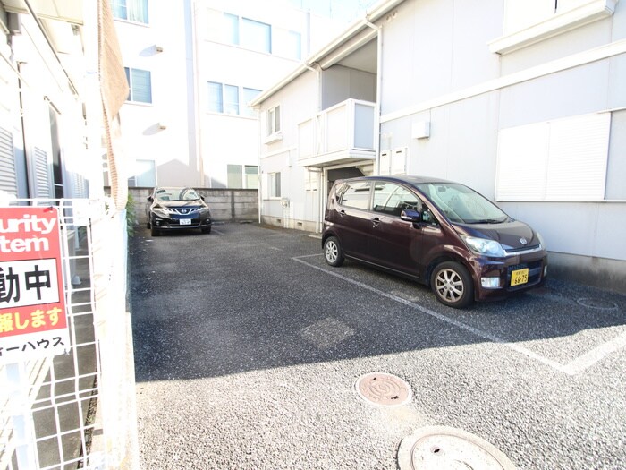 物件外観写真6　(駐車場)