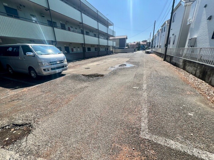 物件外観写真4　(駐車場)