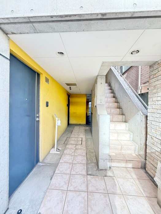 物件外観写真4　(エントランス部分)