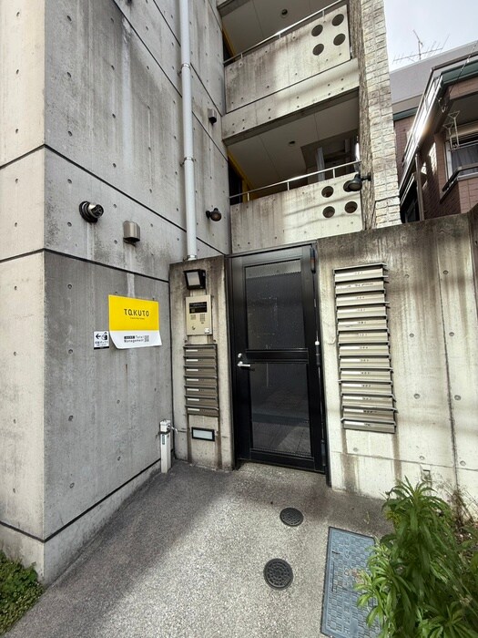 物件外観写真5　(エントランス部分)