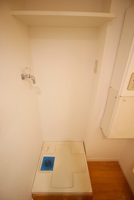 物件内観写真16　(洗濯機置場)