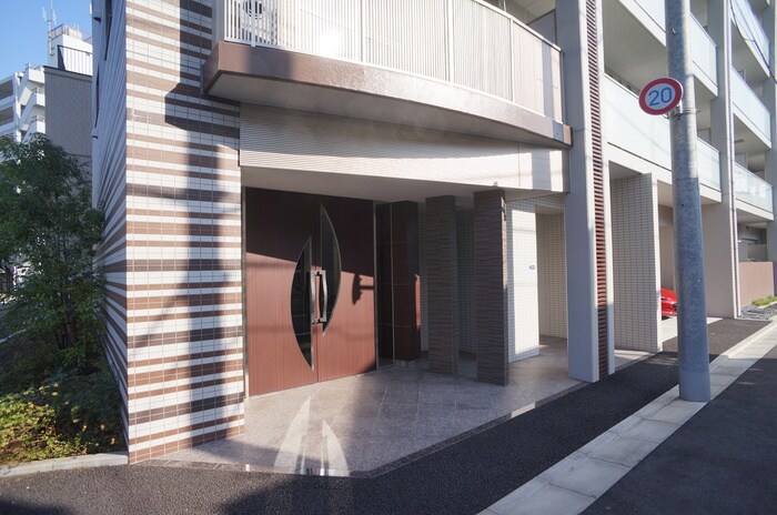 物件外観写真3　(エントランス部分)