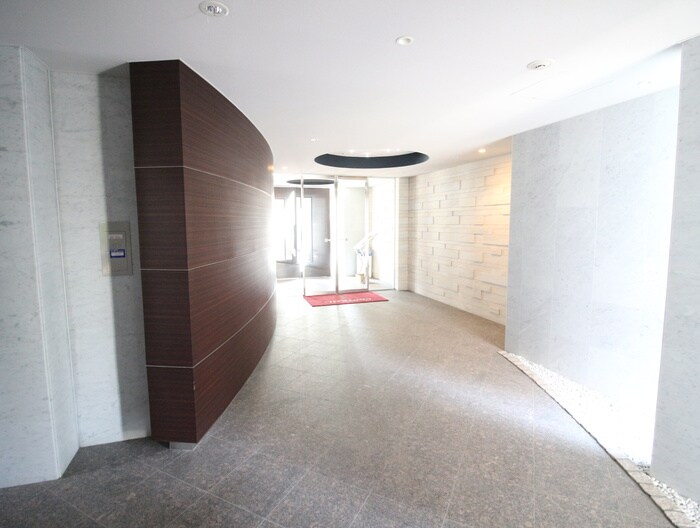 物件外観写真4　(エントランス部分)