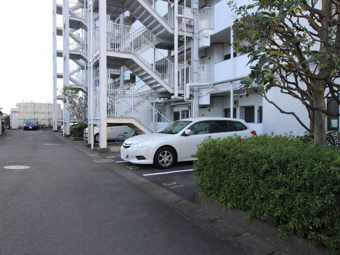 物件外観写真5　(駐車場)