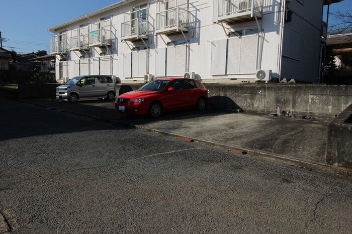 物件外観写真3　(駐車場)