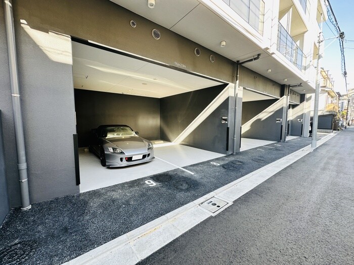 物件外観写真3　(駐車場)