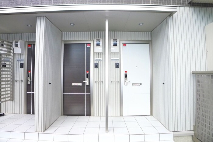 物件外観写真3　(エントランス部分)