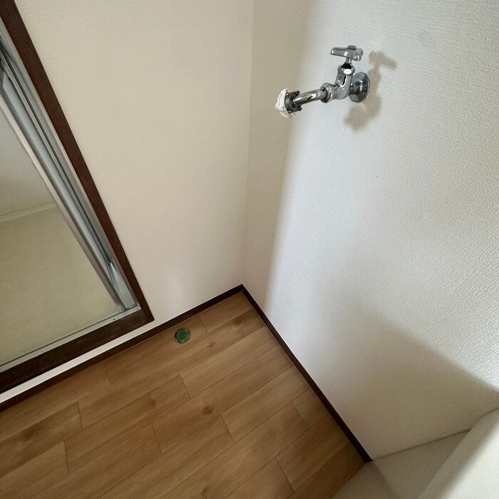 物件内観写真7　(洗濯機置場)