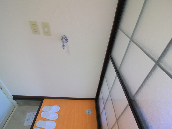 物件内観写真13　(洗濯機置場)